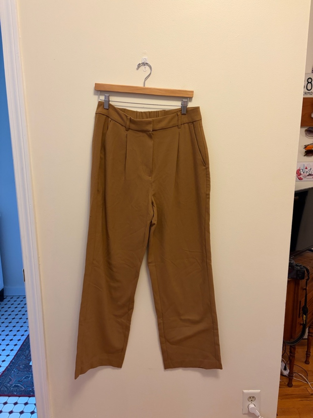 Old Navy Women's Wide Leg Trousers in Camel Brown